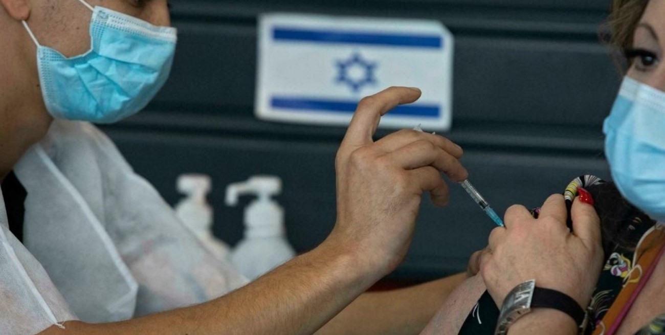 Israel: investigadores advierten que la cuarta dosis solo es parcialmente efectiva contra variante ómicron