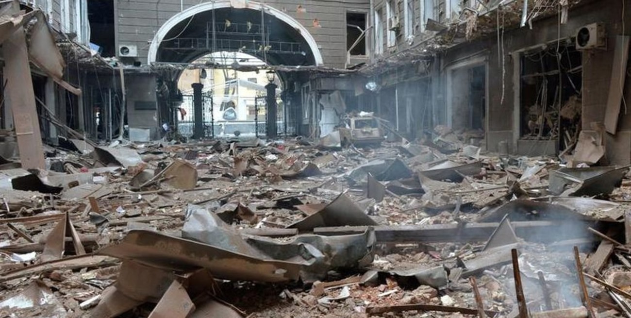 Paracaidistas rusos aterrizan en Kharkiv y estallan los combates