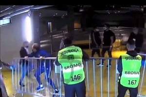 Captura de video. El acto por el cual Leandro Somoza fue sancionado por Conmebol.