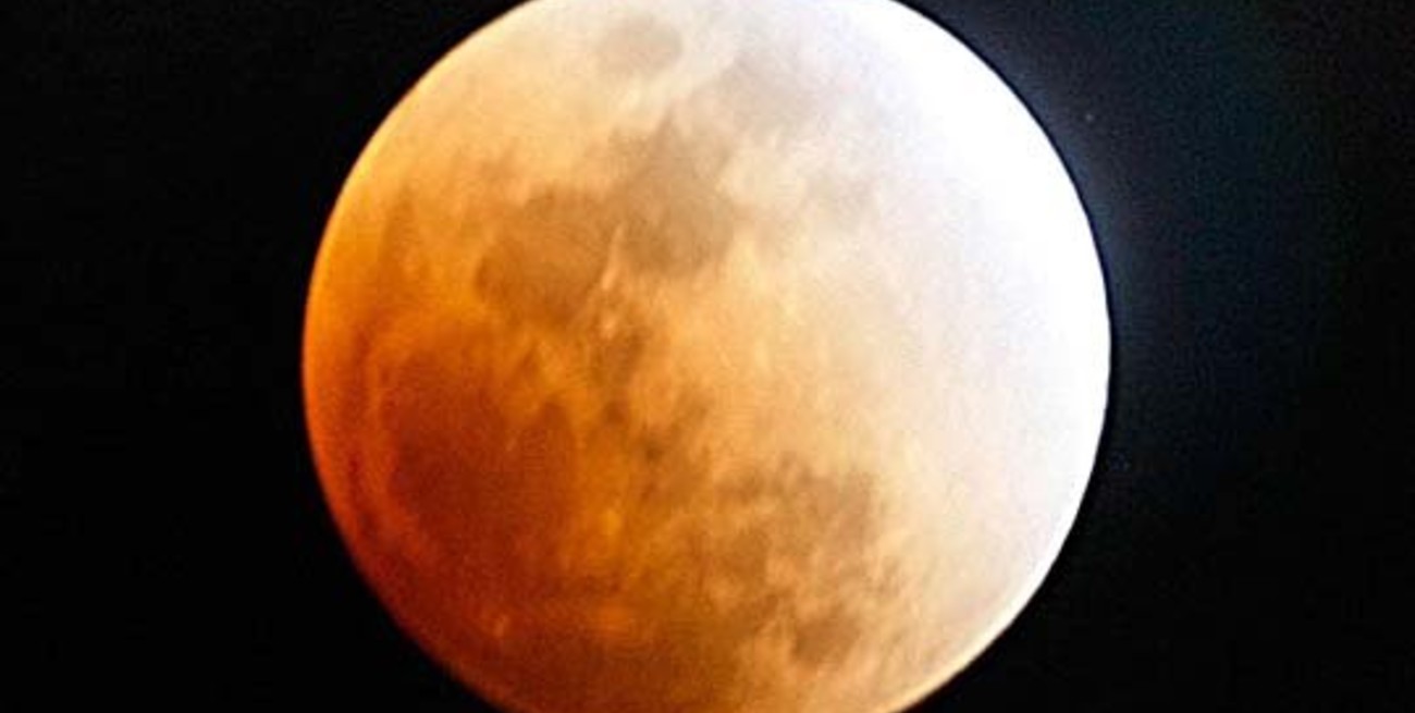 Argentina se maravilló con una espectacular Luna rojiza