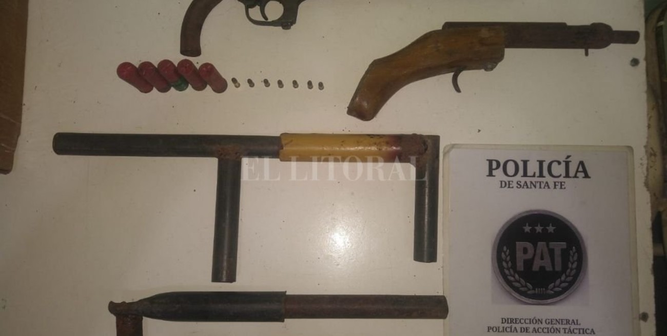 Hallan pequeño arsenal de armas caseras