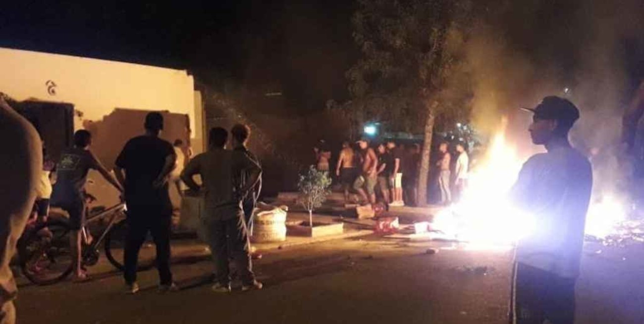 Rosario: vecinos quemaron una vivienda donde funcionaba un búnker de venta de drogas
