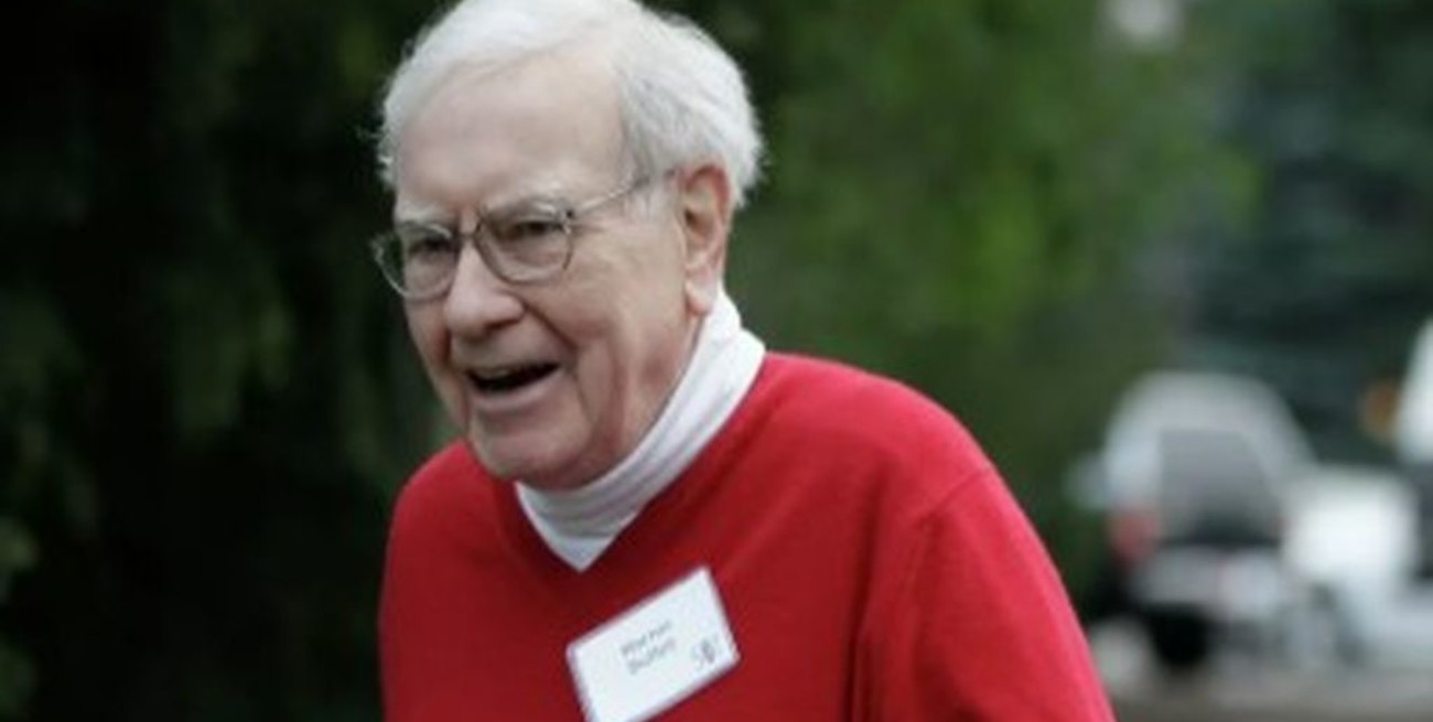 El inversor Warren Buffet donó la mitad de su fortuna al bien público