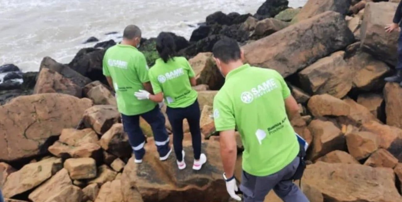 Hallan el cadáver de un hombre semidesnudo en la costa de Mar del Plata