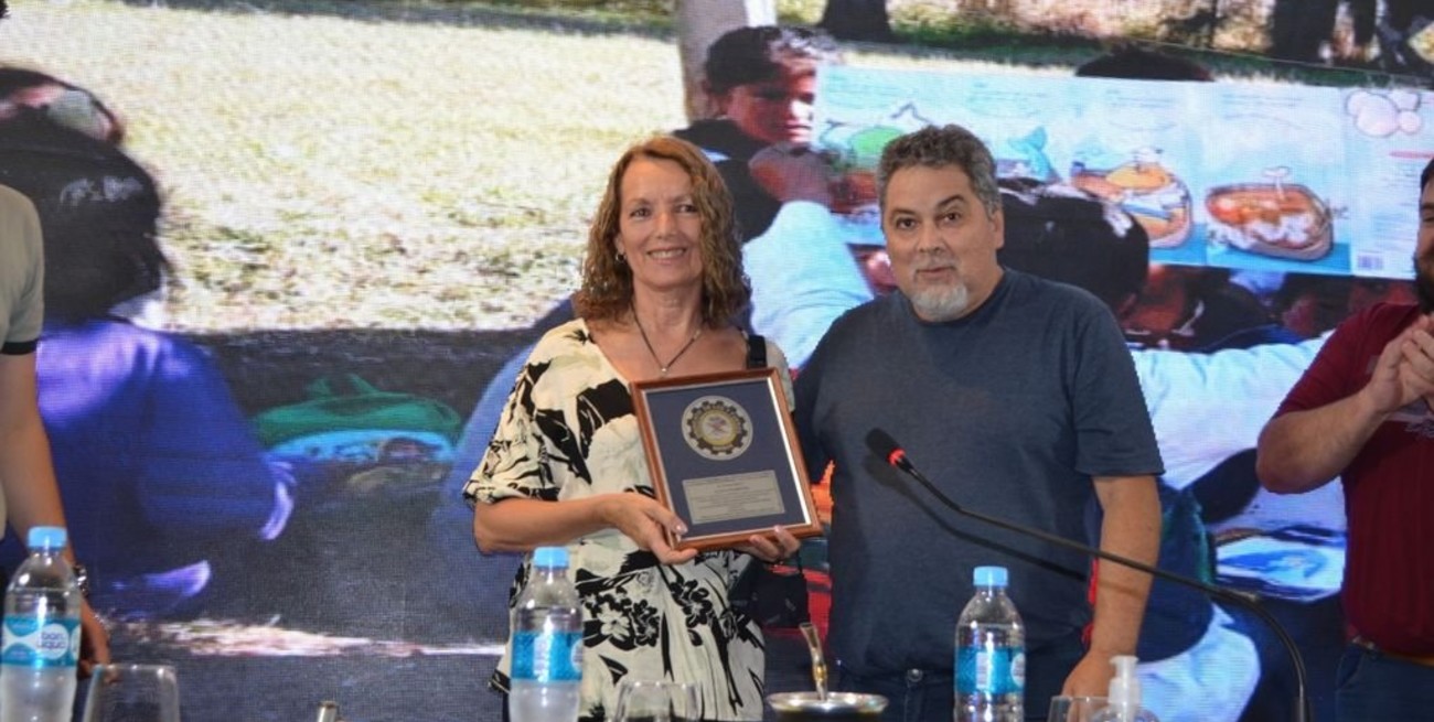 Luz y Fuerza Santa Fe reconoció a Alicia Barberis y a todo el equipo de LECTOBUS