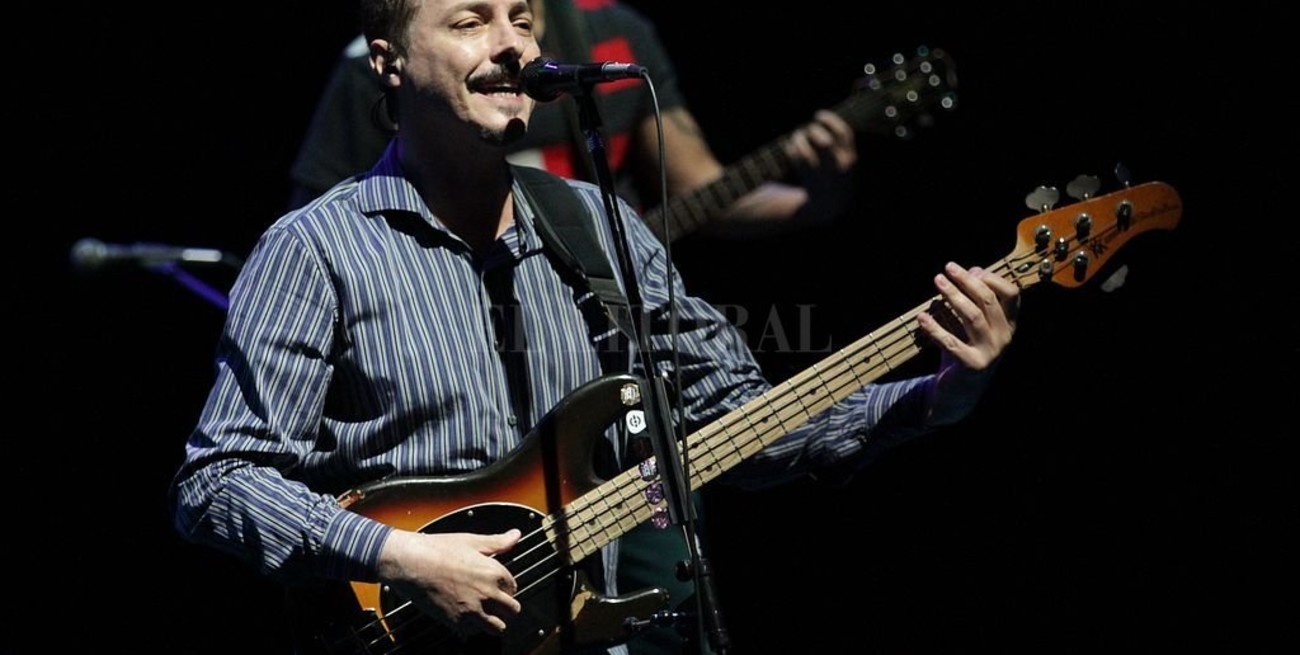 Pedro Aznar trabaja en la remasterización del disco debut de Serú Girán