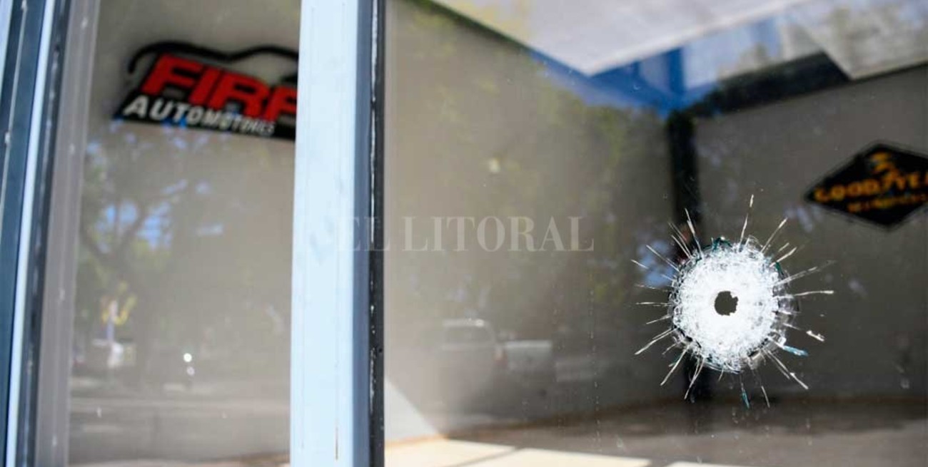 Rosario: comercios cierran sus puertas tras ataques a tiros y extorsiones