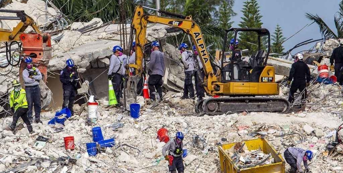 Derrumbe en Miami: pidió ayuda durante 11 horas pero los rescatistas no lograron sacarla a tiempo