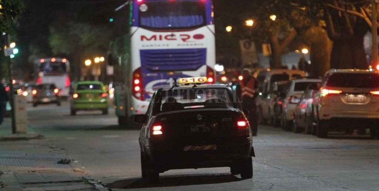 Entre habilitaciones demoradas y la inseguridad, cada vez hay menos taxis