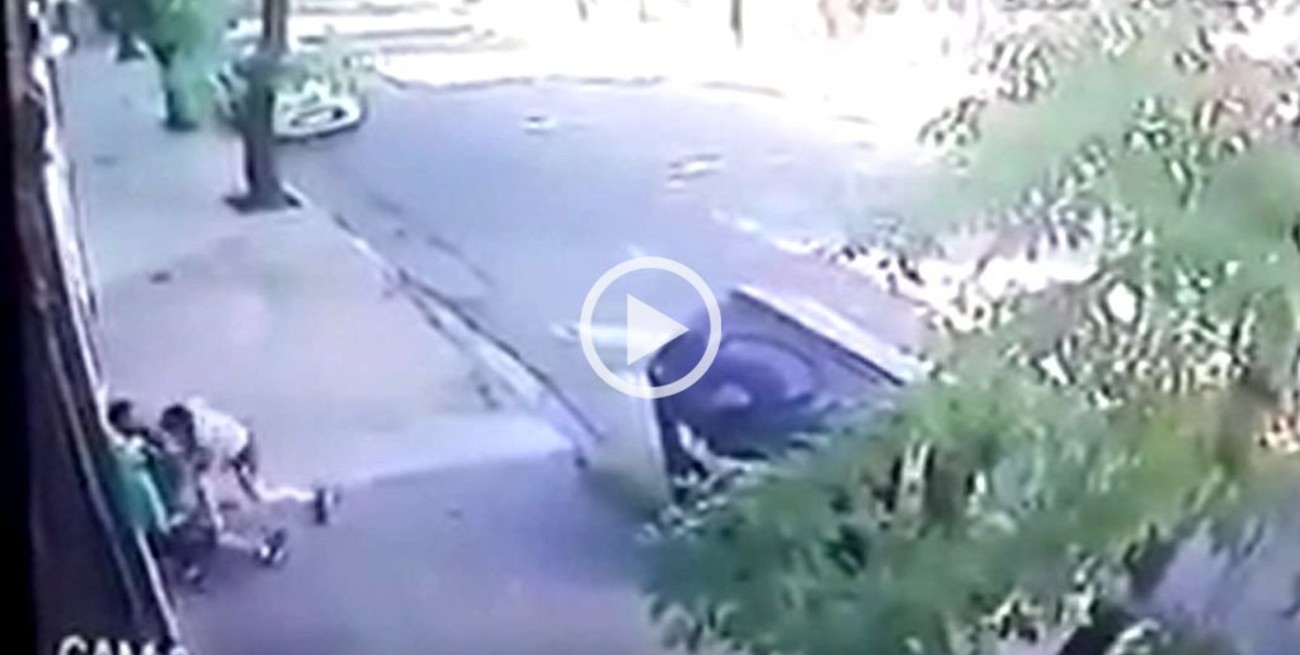 Video: una mujer apuñaló y mató al hermano del exfutbolista "Chanchi" Estévez