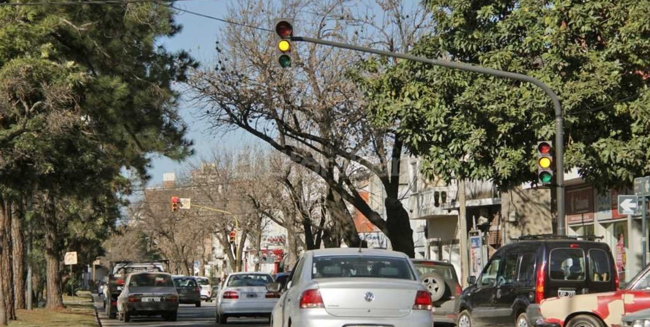 Ponen en funciones el semáforo de Aristóbulo e Iturraspe