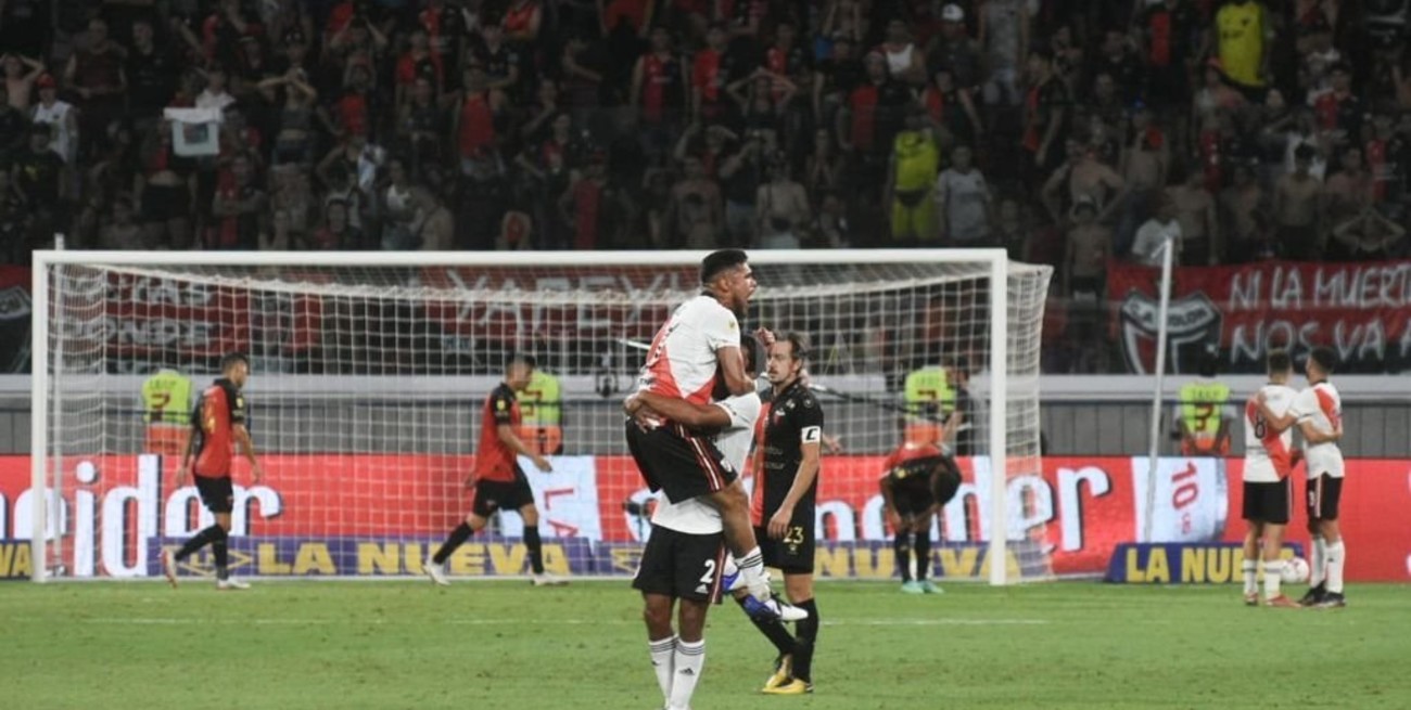 River goleó a Colón y se quedó con el Trofeo de Campeones