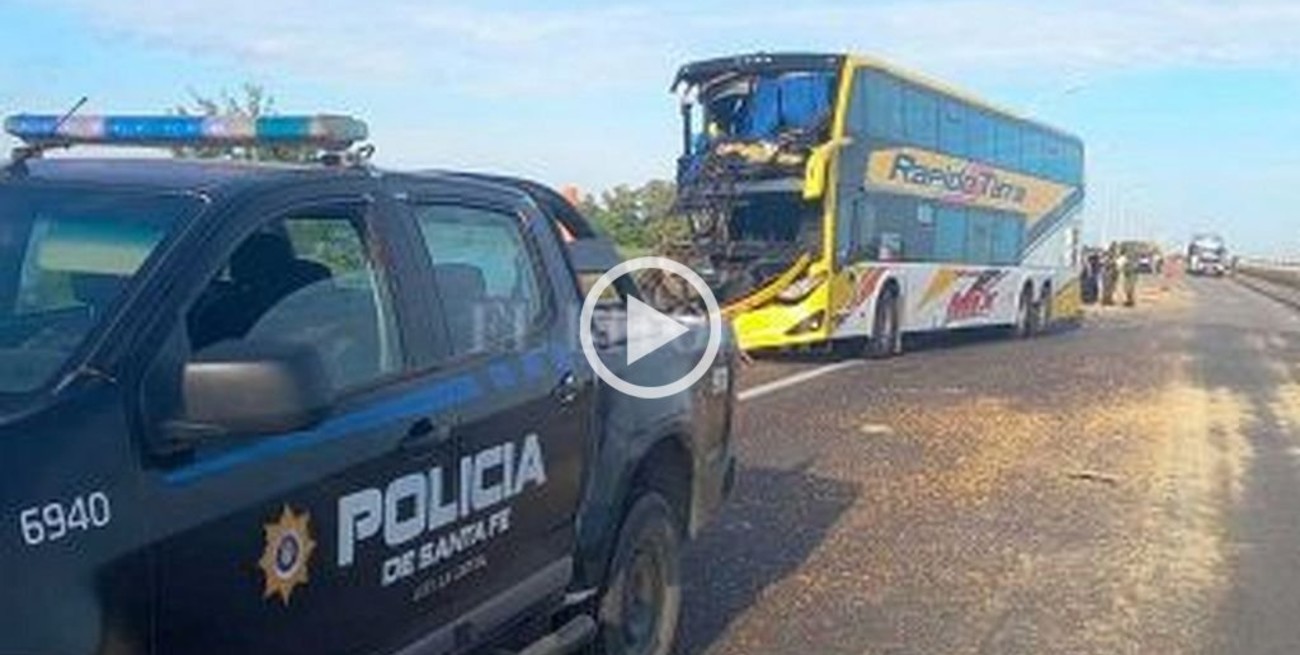 Cuatro ciclistas lesionadas durante un fuerte choque en la Ruta 168 entre un camión y un colectivo