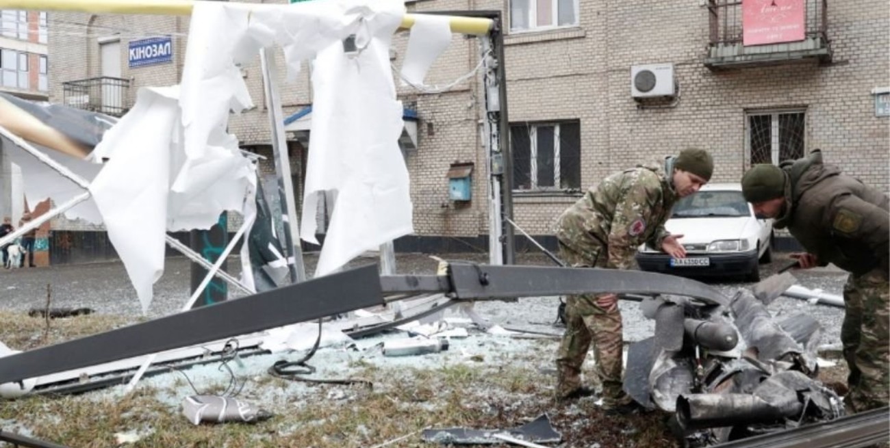 Continúan las explosiones en Kiev durante el segundo día de la invasión de las tropas de Rusia en Ucrania