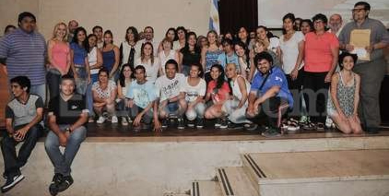 Escuelas de Trabajo: entregaron certificados del programa "Talleres en los barrios"