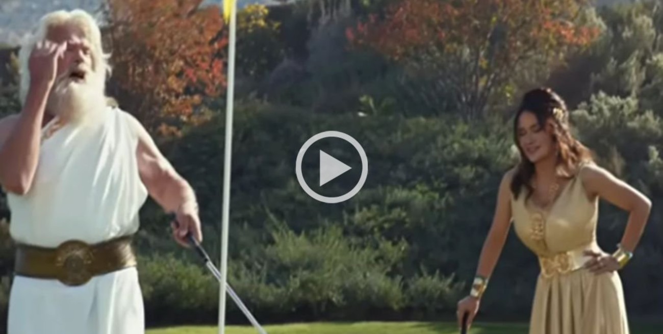 Video: Salma Hayek y Arnold Schwarzenegger se convierten en dioses olímpicos para Super Bowl 
