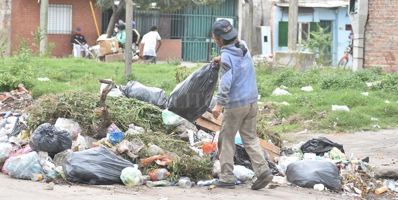 Una familia necesitó en mayo $ 27.423,41 para no caer en la indigencia