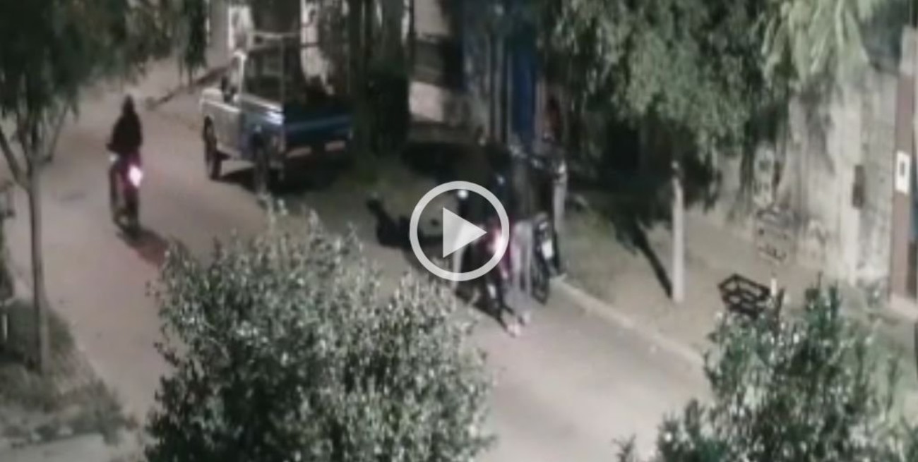 Video: violento asalto a mano armada a un delivery en la ciudad de Santa Fe