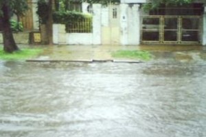 Roberto Porta aseguró que la basura causa el mayor problema los días de precipitaciones