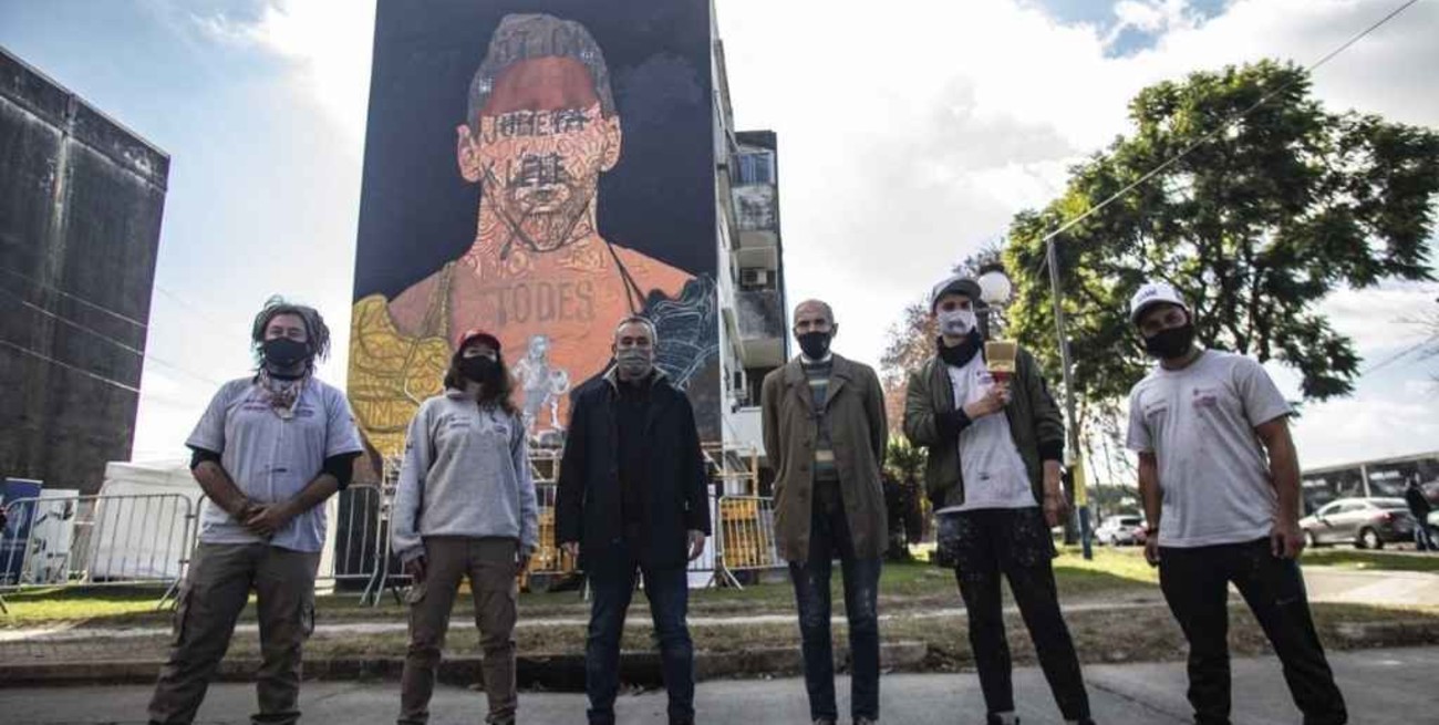 Inauguran un mural de Messi frente a su escuela en el barrio La Bajada de Rosario
