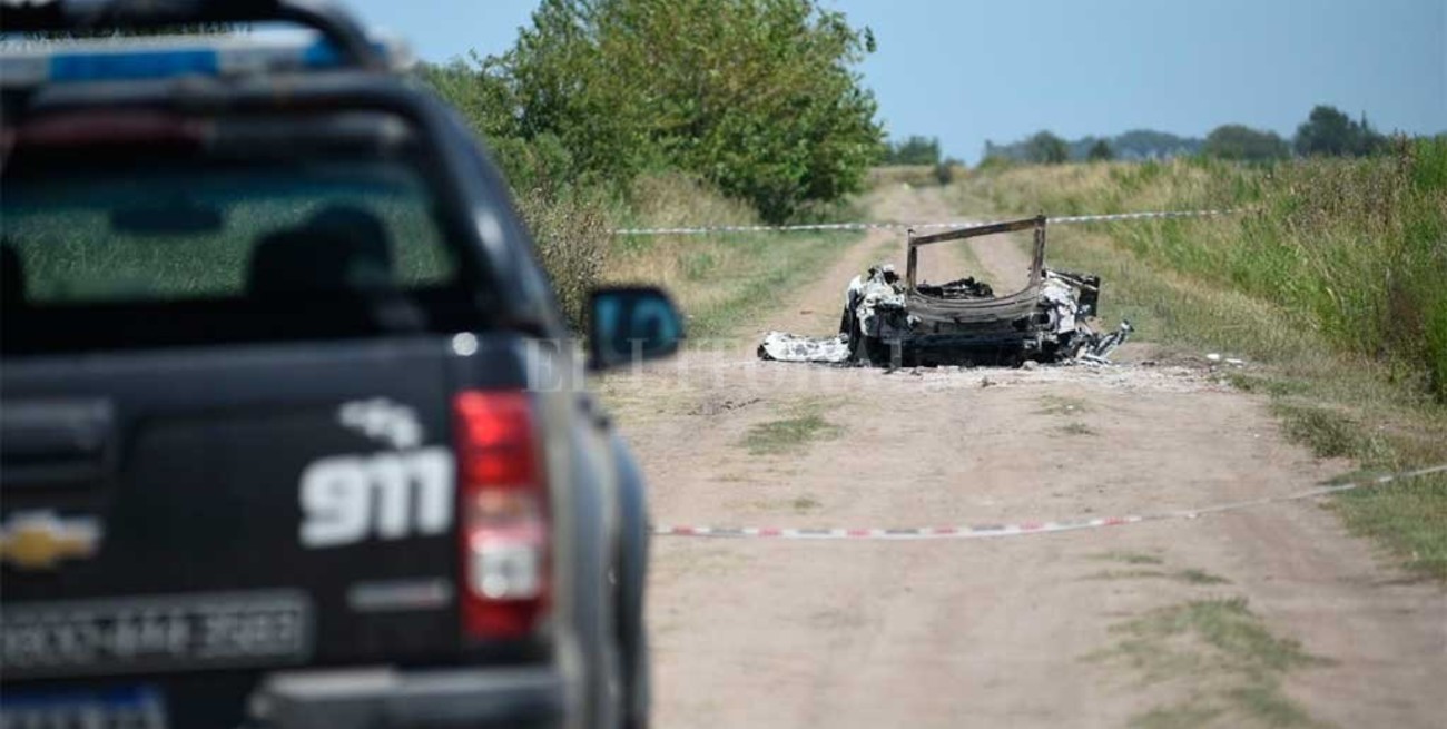 Horror: matan a tiros a un hombre y su hija y hallan cuerpo en un auto quemado