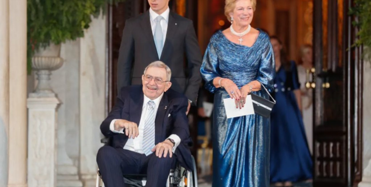 Internaron de urgencia a Constantino de Grecia