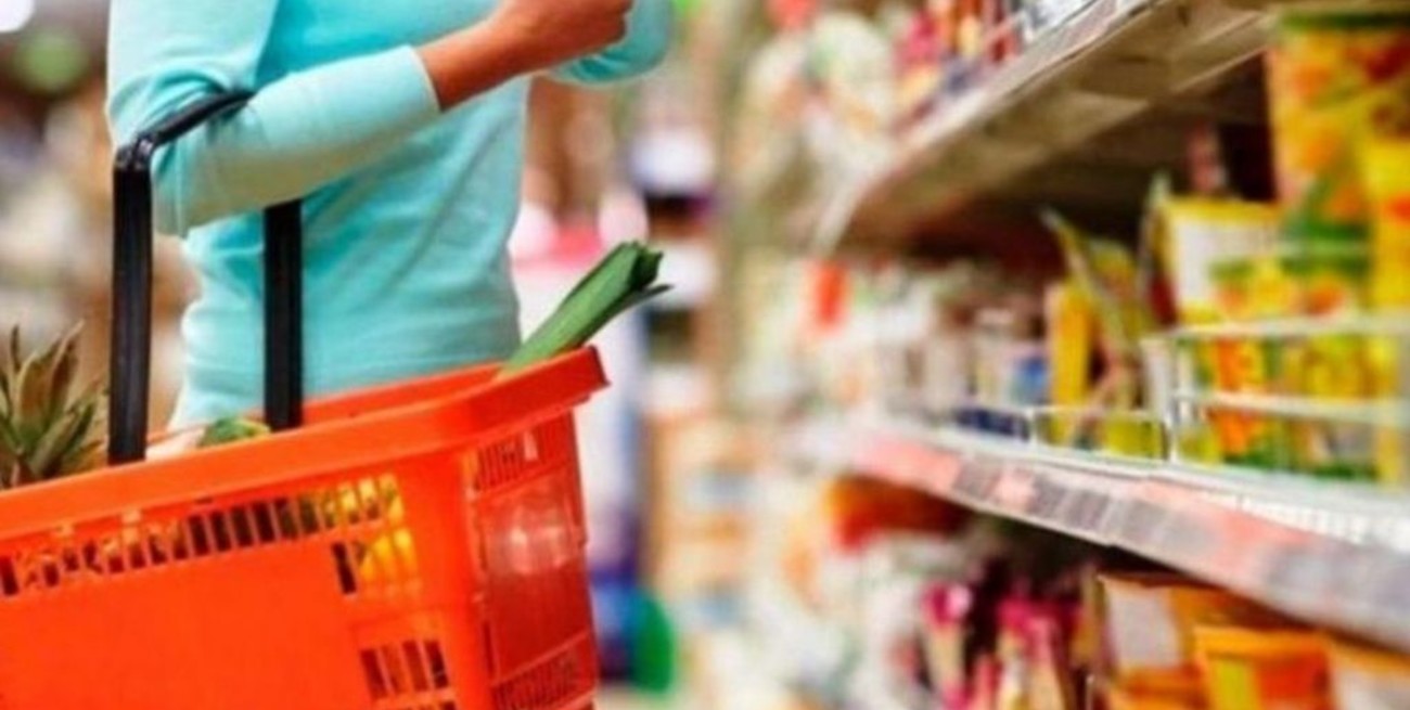 Reunión en Gobierno para anticipar paritarias y lanzar una nueva canasta con 50 productos básicos