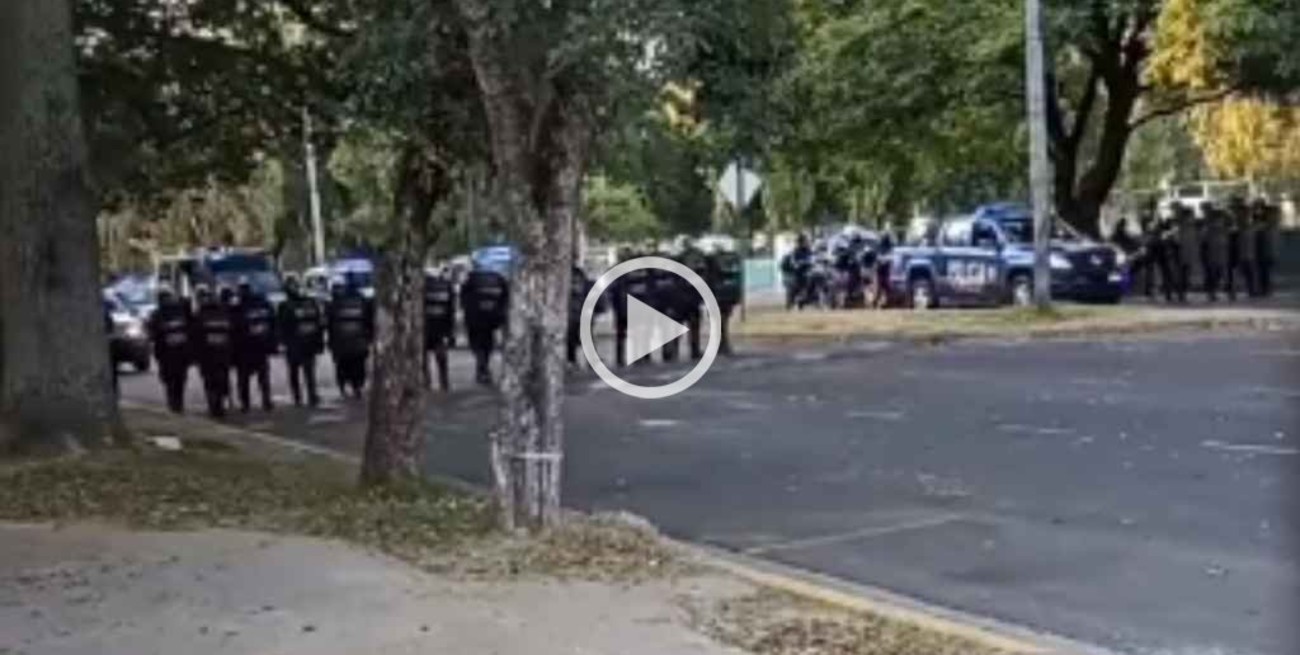 Video: la policía "desalojó" la costanera de Santa Fe