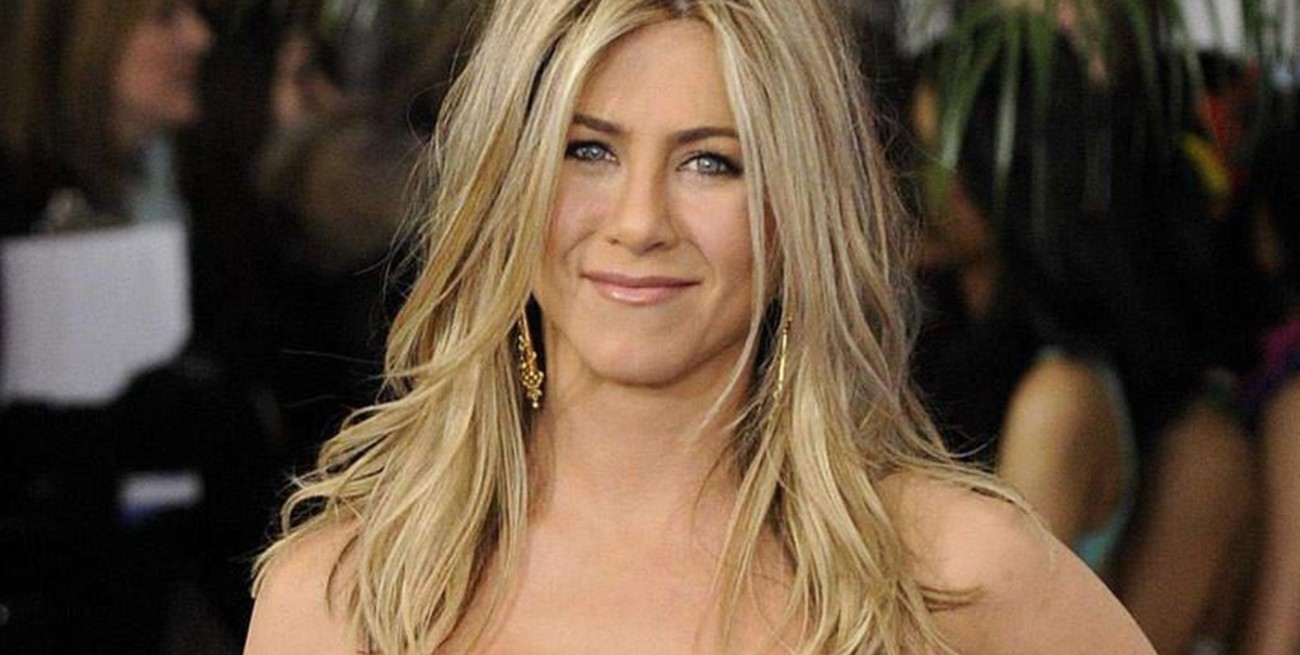 Twitter: un usuario opinó que Jennifer Aniston "está baqueteada" y le respondieron con memes
