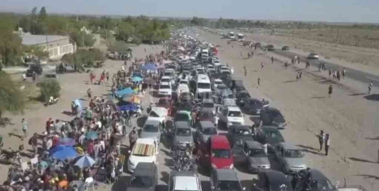 Locura total en San Juan por ver Argentina - Brasil: 4 kilómetros de cola un día antes para comprar una entrada