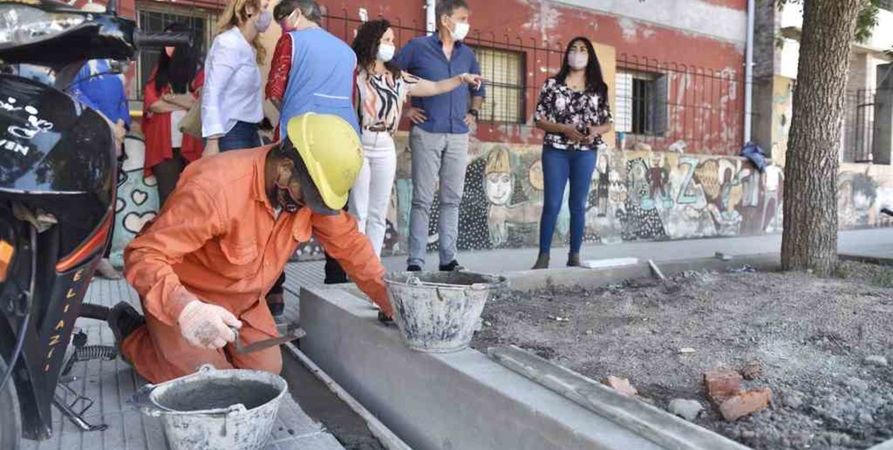 Jatón recorrió las obras del programa "Escuelas de mi ciudad"