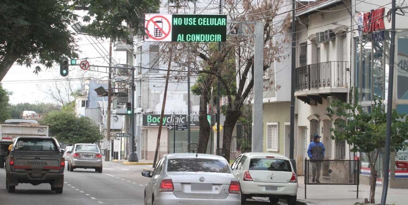 Cuidacoches detenido por golpear un auto