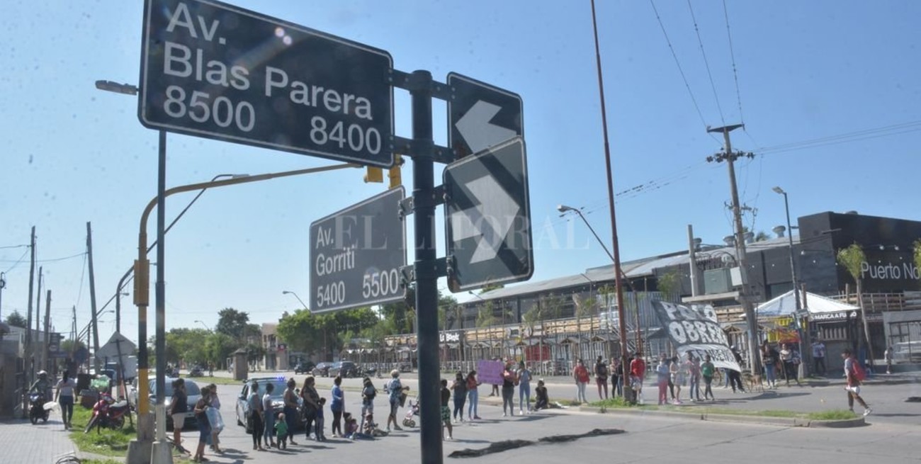 Vecinos del noroeste de la ciudad de Santa Fe reclaman por  el abastecimiento de agua potable