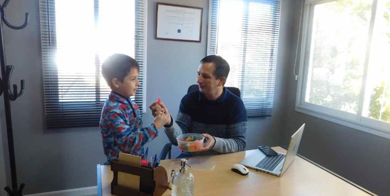 El joven de Santa Fe que creó golosinas "súper sanas", premiado a nivel nacional