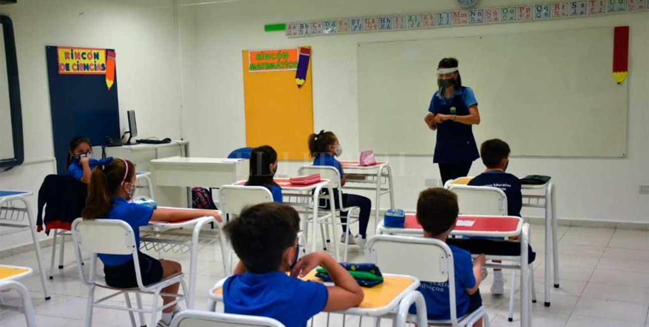 Regreso a medias de las clases presenciales 