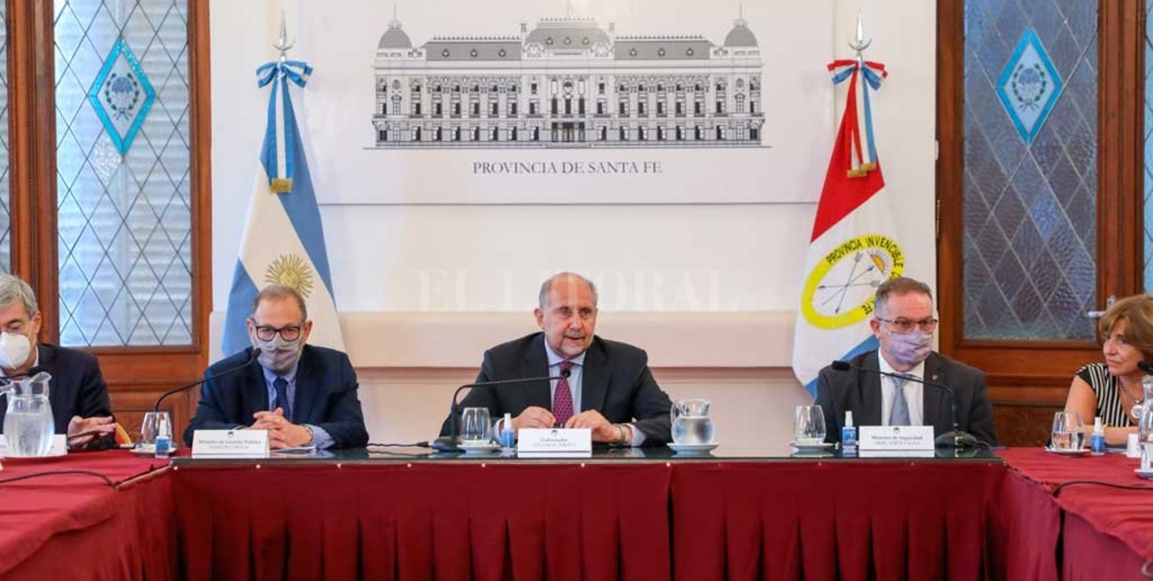 Perotti debate políticas de seguridad con los legisladores nacionales santafesinos