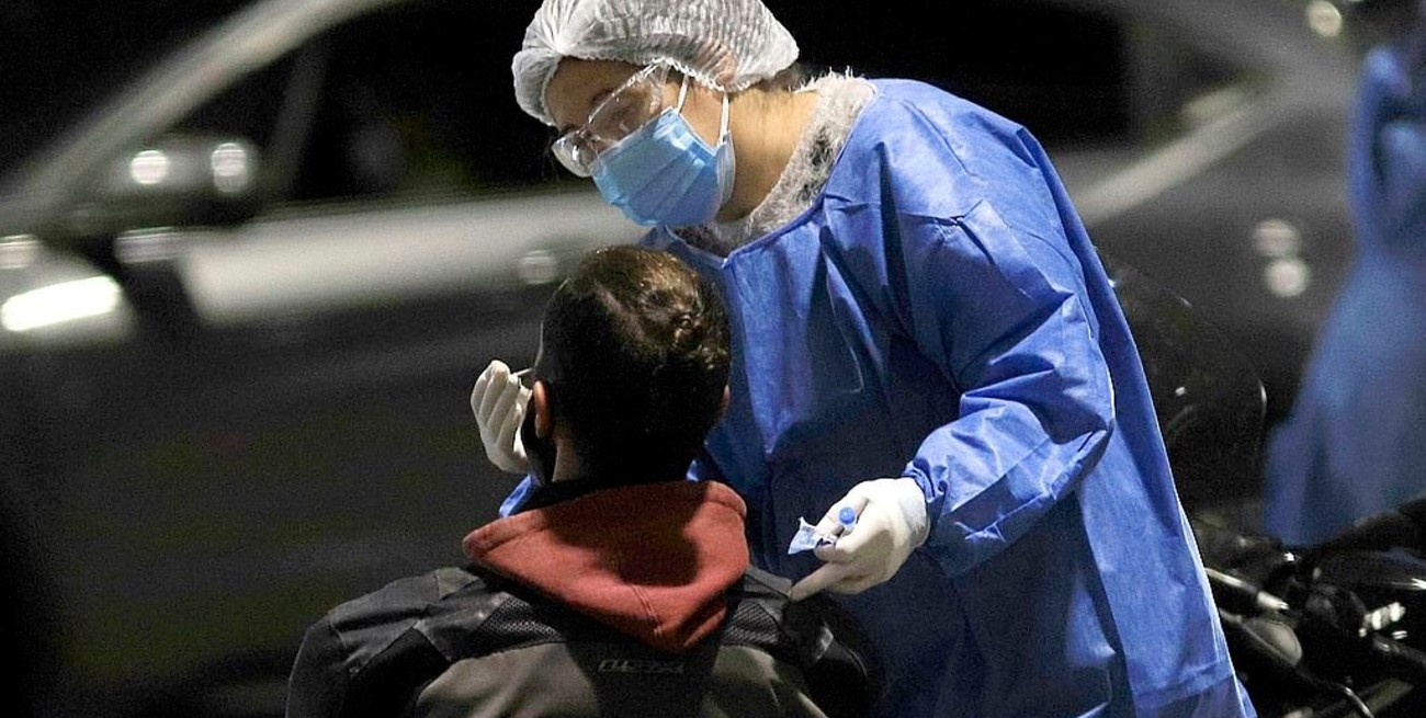 Covid: Argentina confirmó 689 muertes y 26.934 nuevos contagios