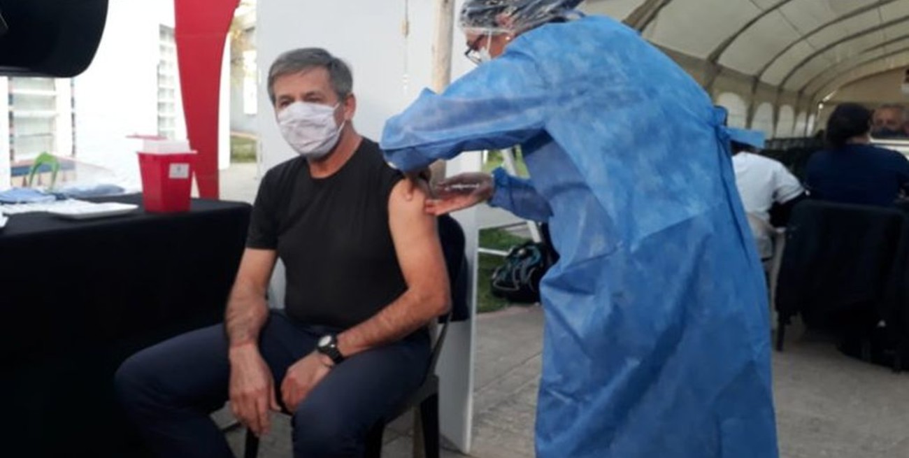 Coronavirus: el intendente Emilio Jatón recibió la vacuna Sputnik V