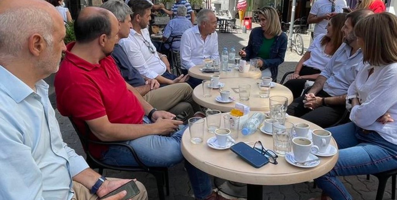 Un café Juntos en la peatonal