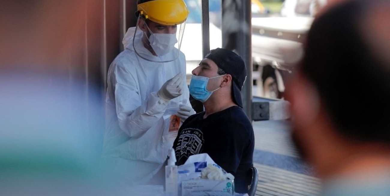 La OMS advierte que el riesgo de la variante Ómicron permanece muy elevado