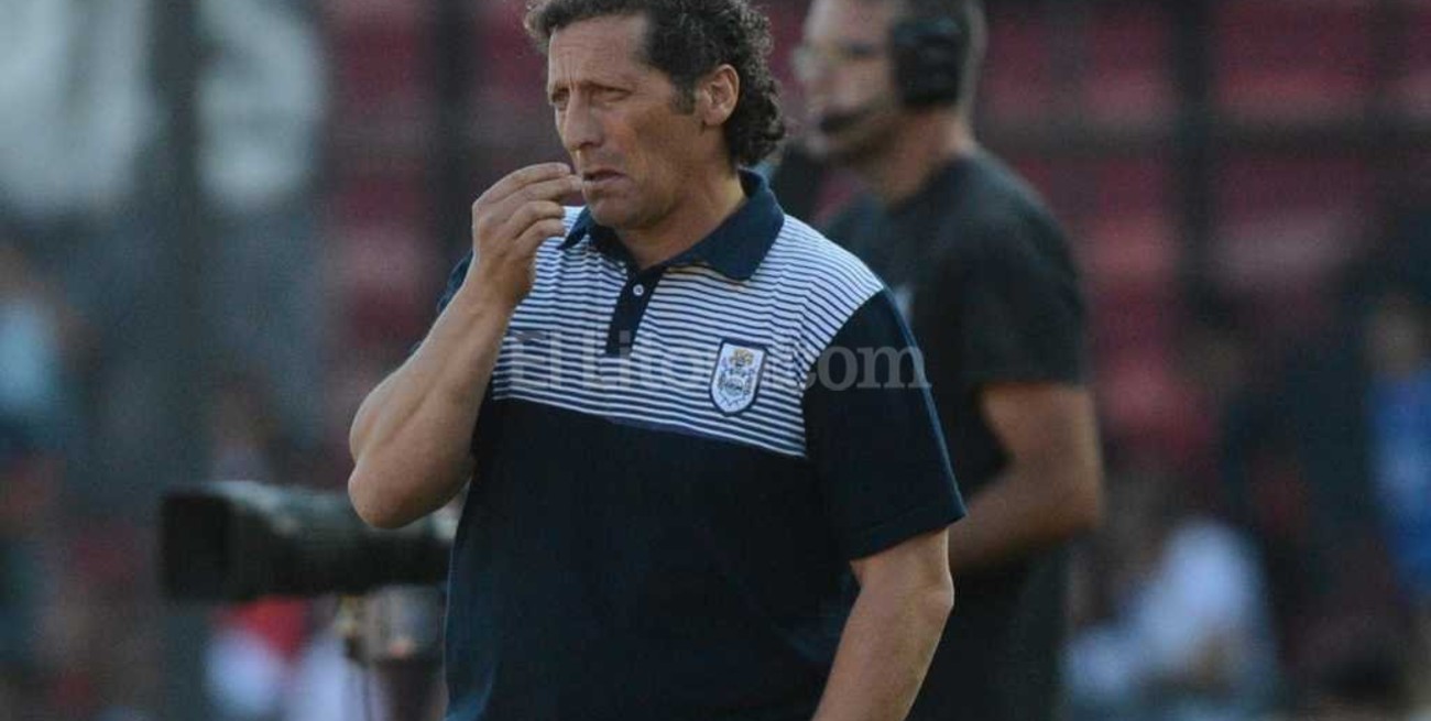 Echaron a Pedro Troglio de Gimnasia y Esgrima La Plata