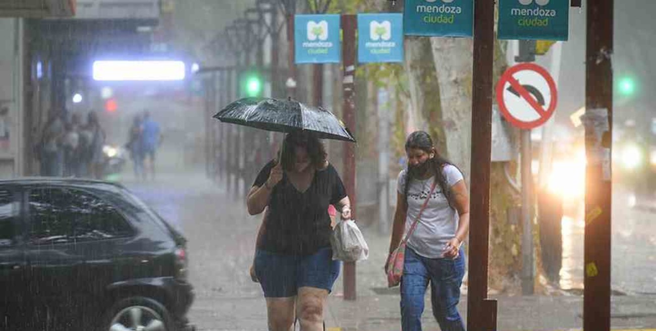 Mendoza: intensas lluvias provocaron anegamientos y cortes de rutas en el sur de la provincia