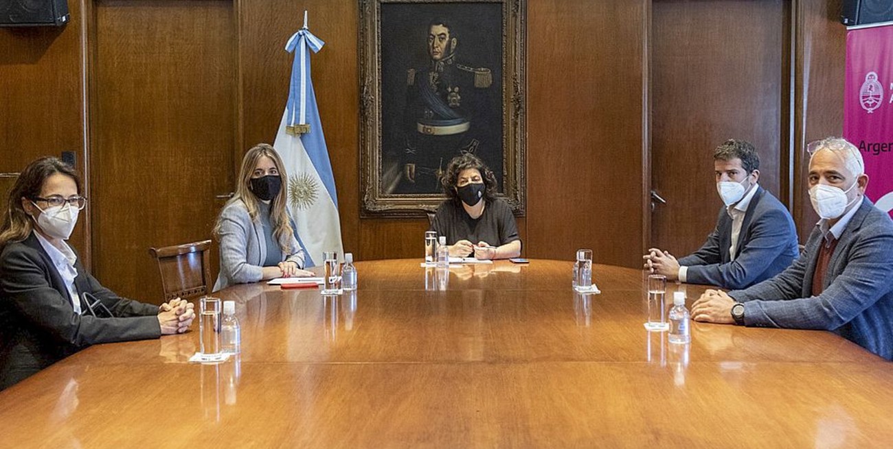 Vizzotti pidió informes a AstraZeneca por la demora en la entrega de vacunas