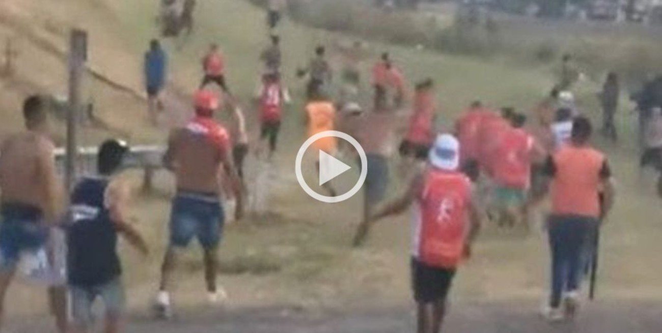 Un hincha de Independiente murió de un balazo en medio de una pelea para despejar un piquete