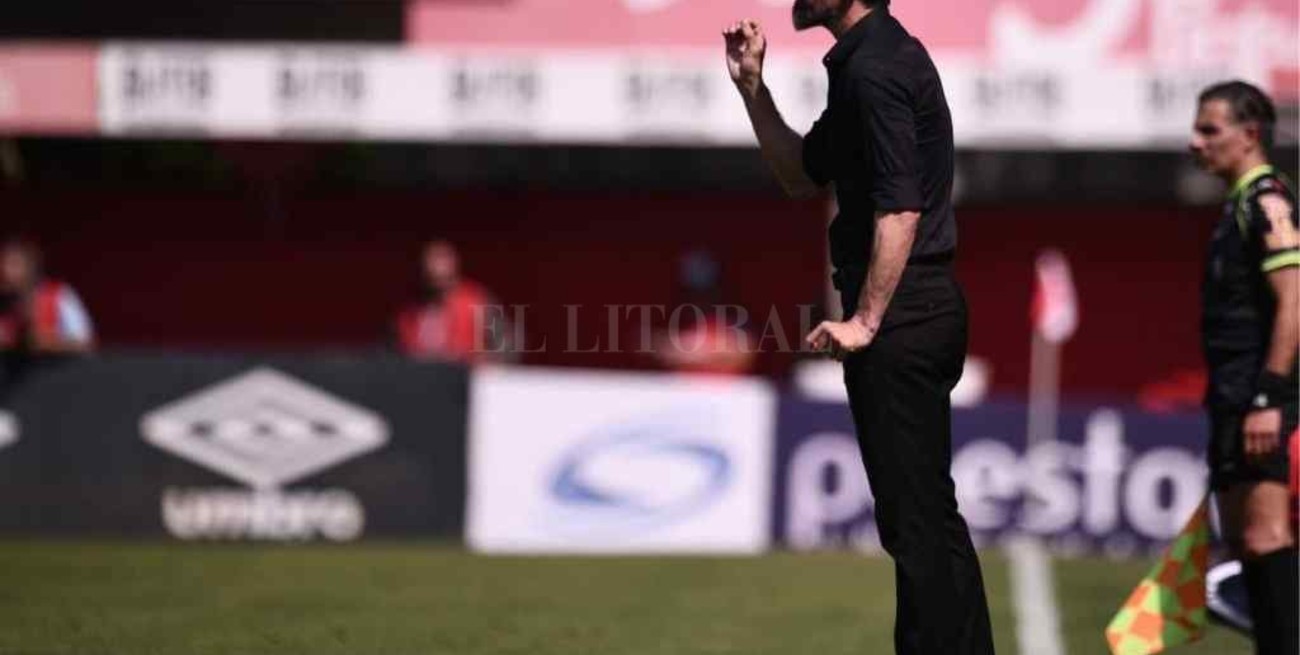 Eduardo Domínguez: "No me molesta la irregularidad, me molestan otras cosas"