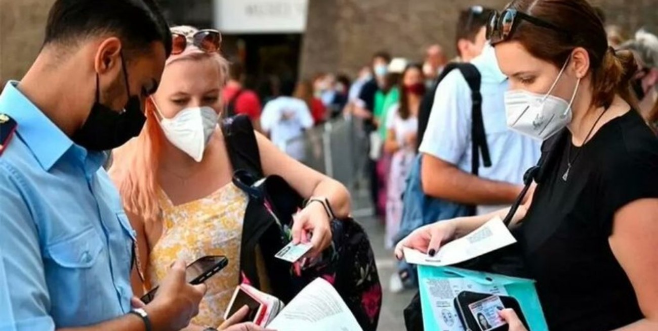 Tucumán es la primera provincia de Argentina en implementar el pase sanitario para eventos masivos, restaurantes y cines