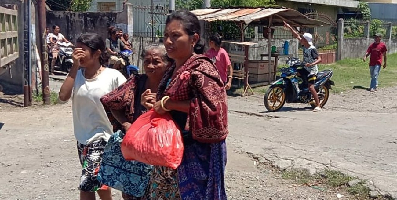 Impactante terremoto de 7.3 grados de magnitud en Indonesia