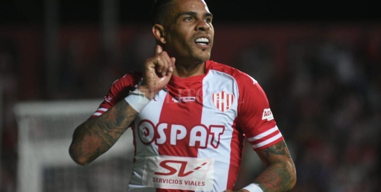 Se le abrió el arco a Álvez y Unión le ganó a Atlético Tucumán