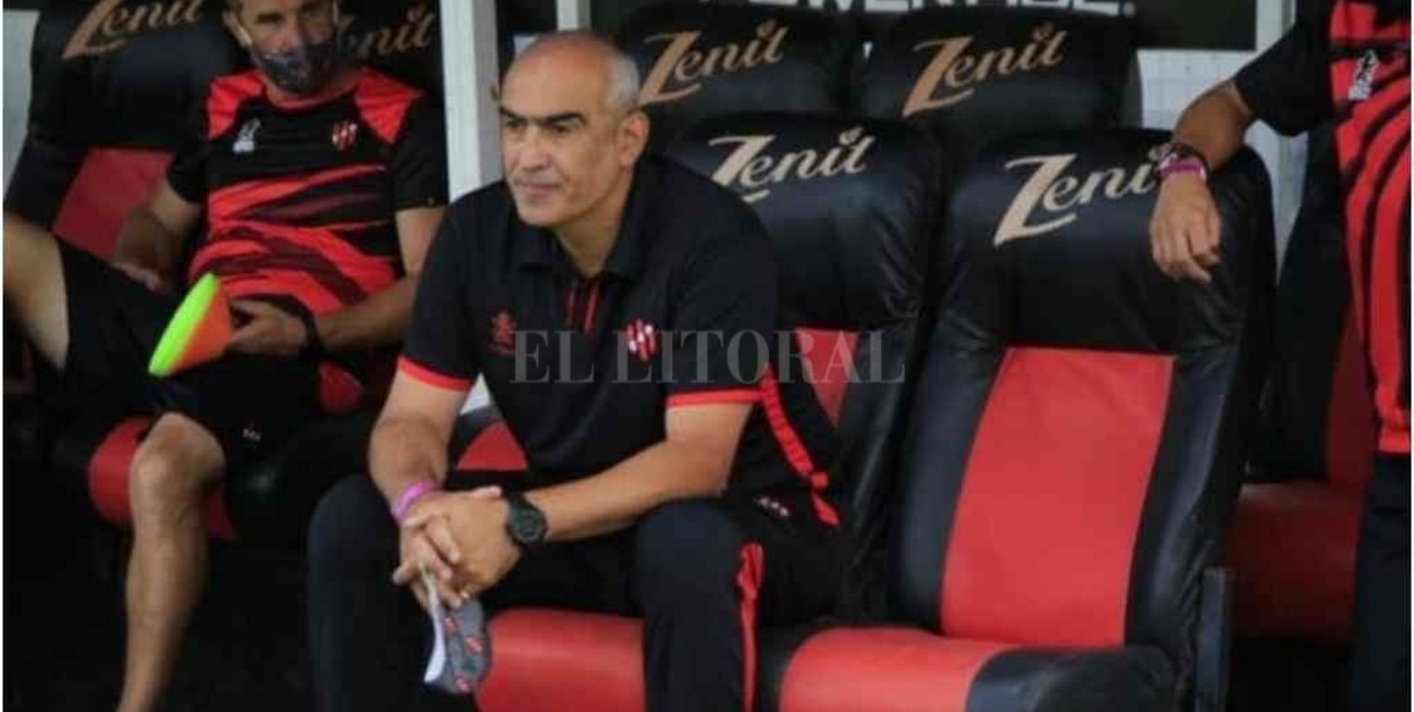 Iván Delfino dejó de ser el técnico de Patronato