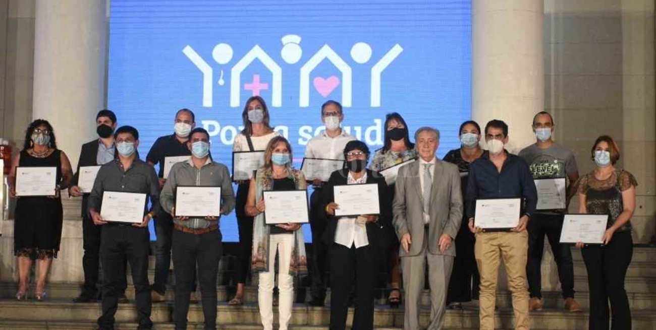 Justo reconocimiento en el Senado al personal de Salud  